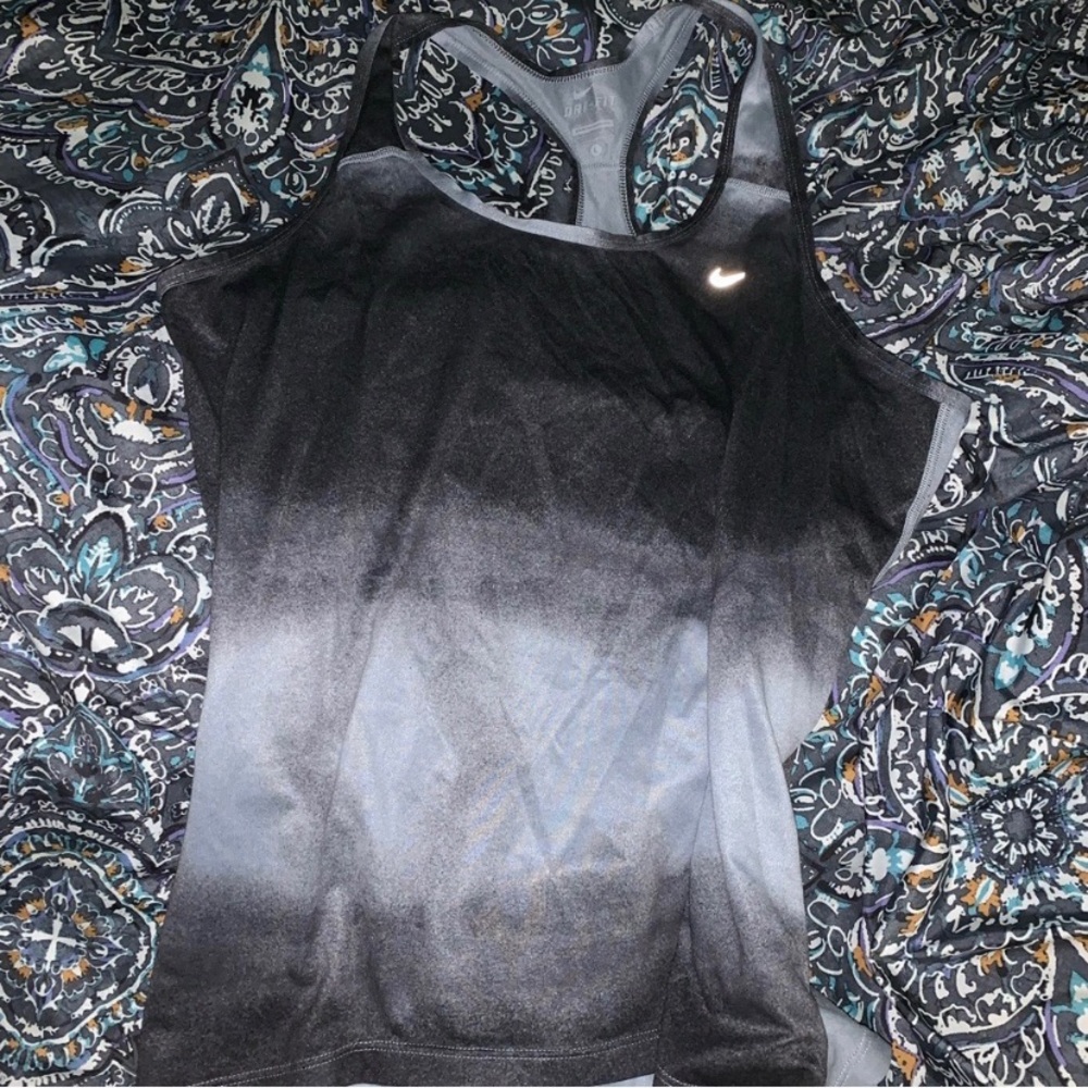 nike workout tank top